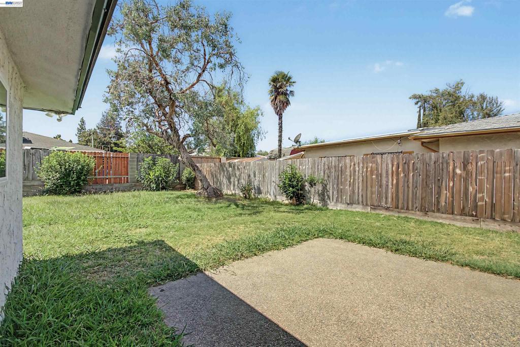 204 Clemmensen Ave, Madera, CA 93637