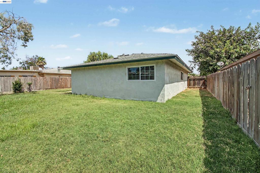 204 Clemmensen Ave, Madera, CA 93637