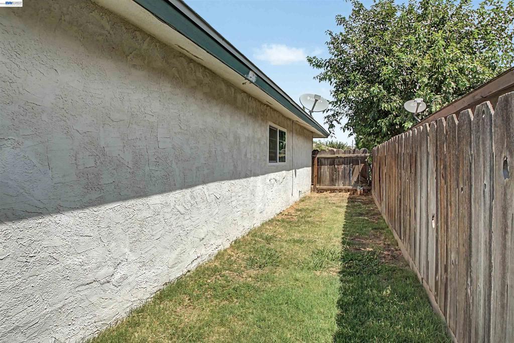 204 Clemmensen Ave, Madera, CA 93637