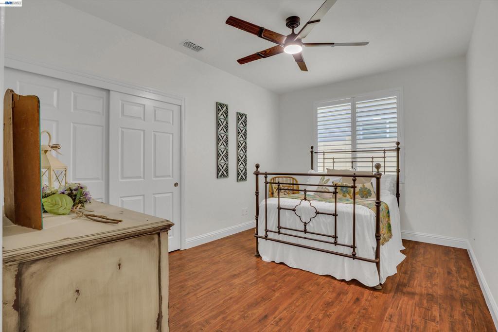 2472 Shadow Berry Dr, Manteca, CA 95336
