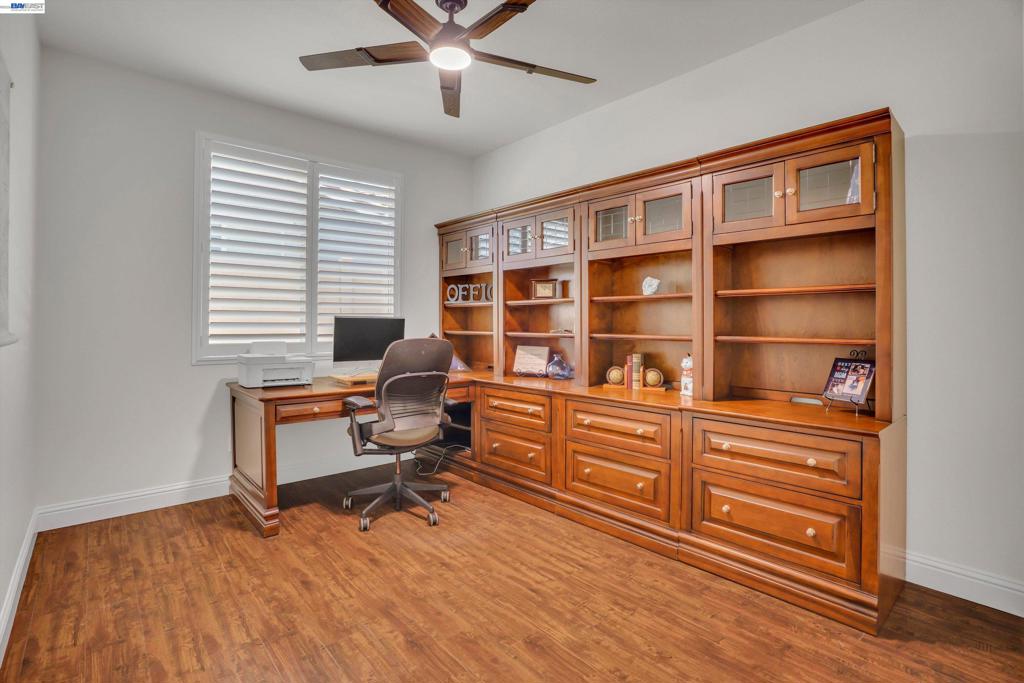 2472 Shadow Berry Dr, Manteca, CA 95336