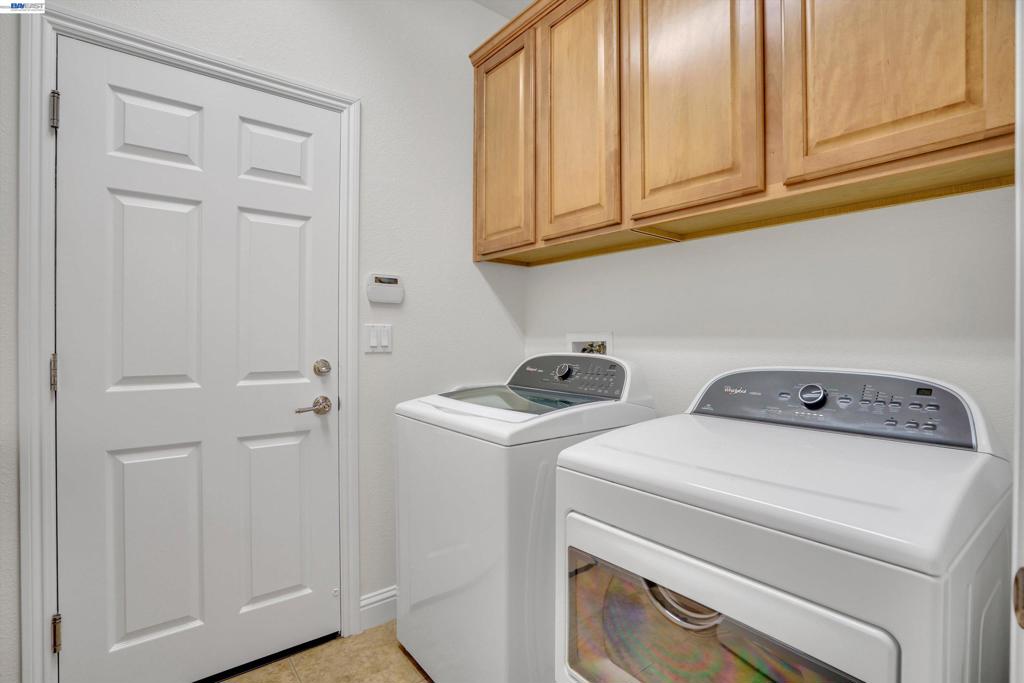 2472 Shadow Berry Dr, Manteca, CA 95336