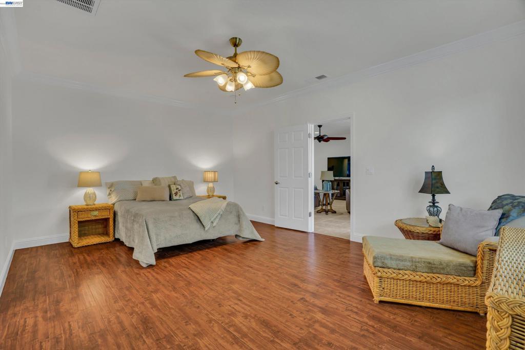 2472 Shadow Berry Dr, Manteca, CA 95336