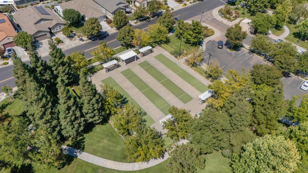 2472 Shadow Berry Dr, Manteca, CA 95336