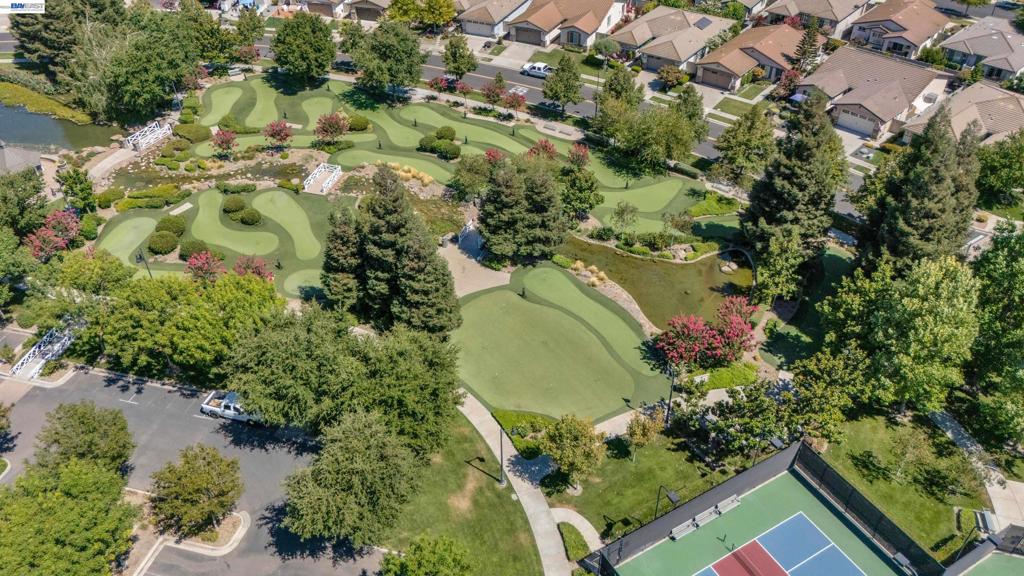 2472 Shadow Berry Dr, Manteca, CA 95336