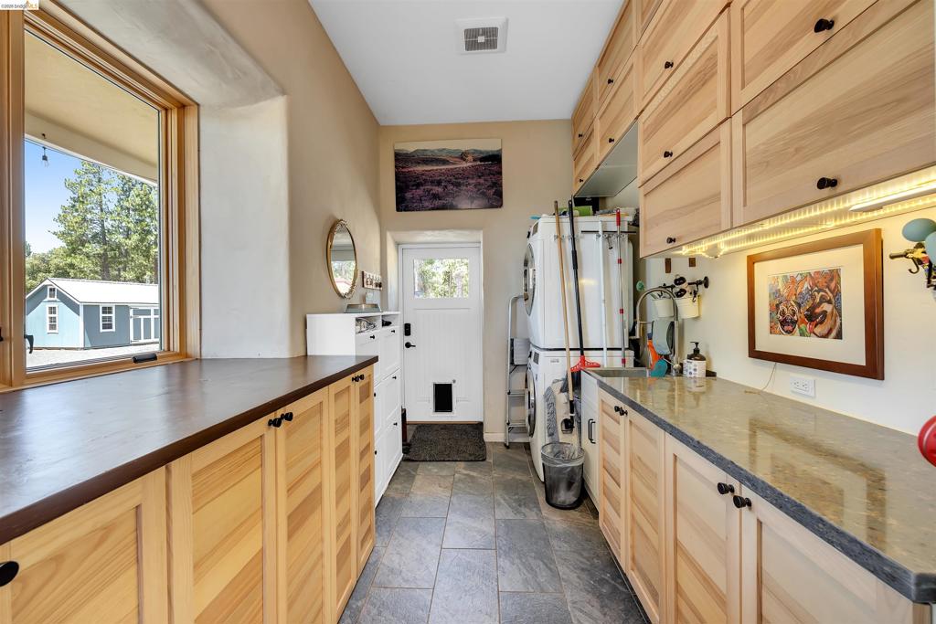 9935 Jackass creek Rd, Groveland, CA 95321