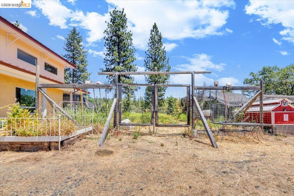 9935 Jackass creek Rd, Groveland, CA 95321