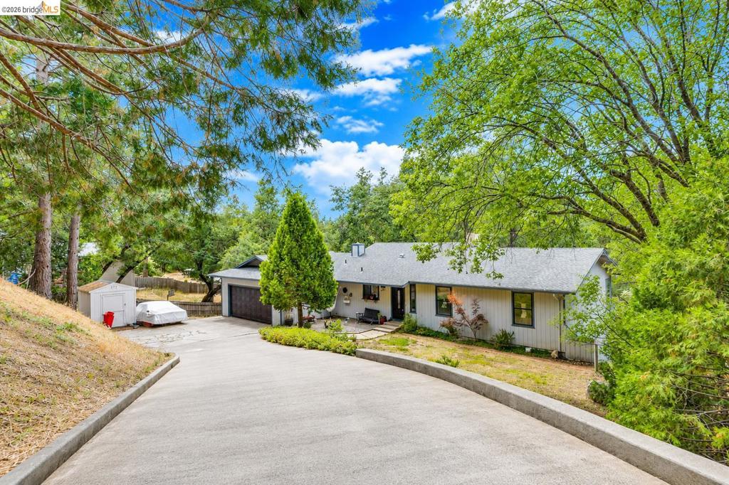 22100 Thunderbolt Dr., Sonora, CA 95370