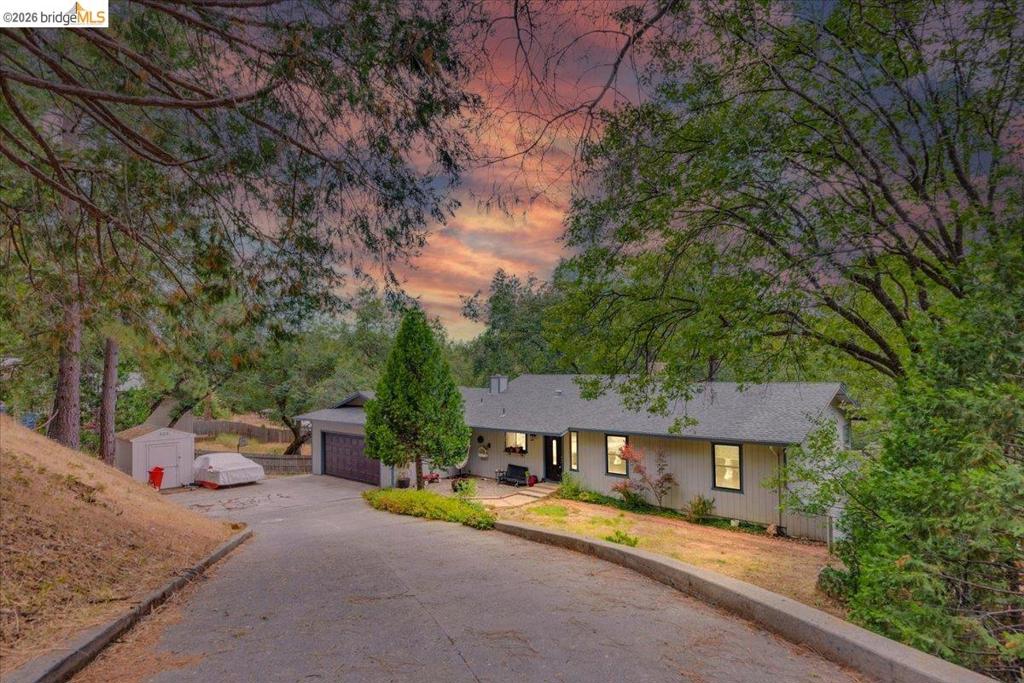 22100 Thunderbolt Dr., Sonora, CA 95370