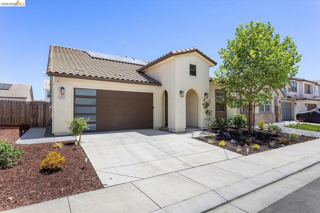 4352 Vanguard DR, Modesto, CA 95356