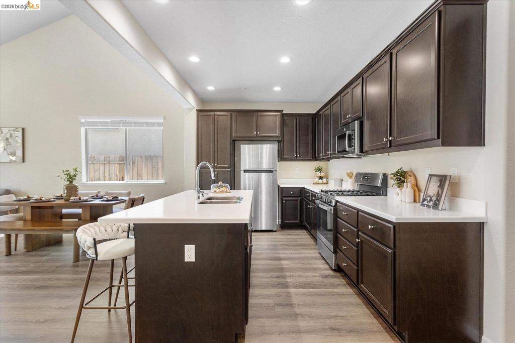 4352 Vanguard DR, Modesto, CA 95356