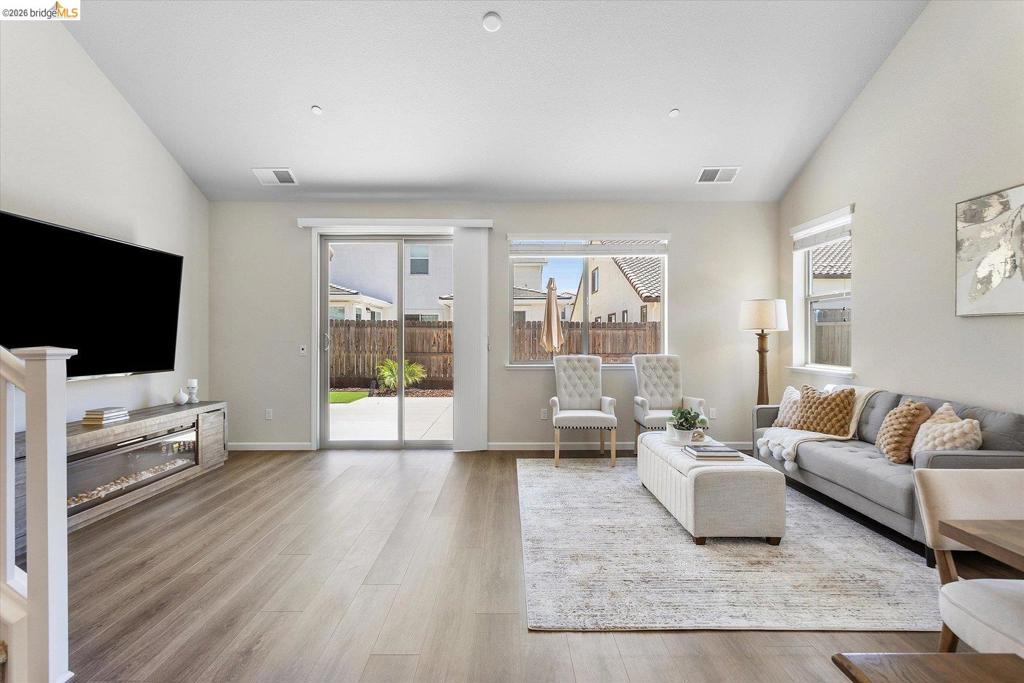 4352 Vanguard DR, Modesto, CA 95356