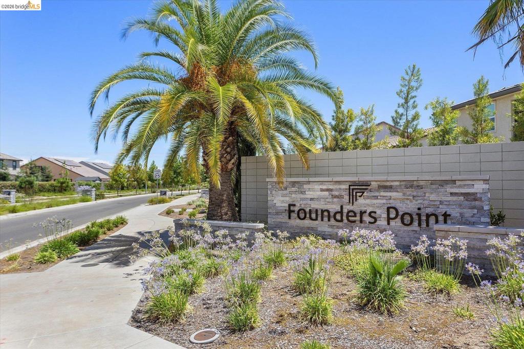 4352 Vanguard DR, Modesto, CA 95356