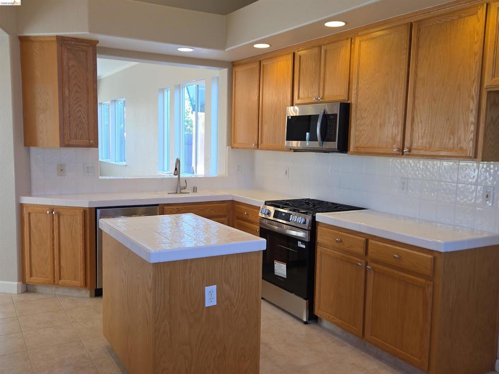 1867 Treeline Way, Manteca, CA 95336