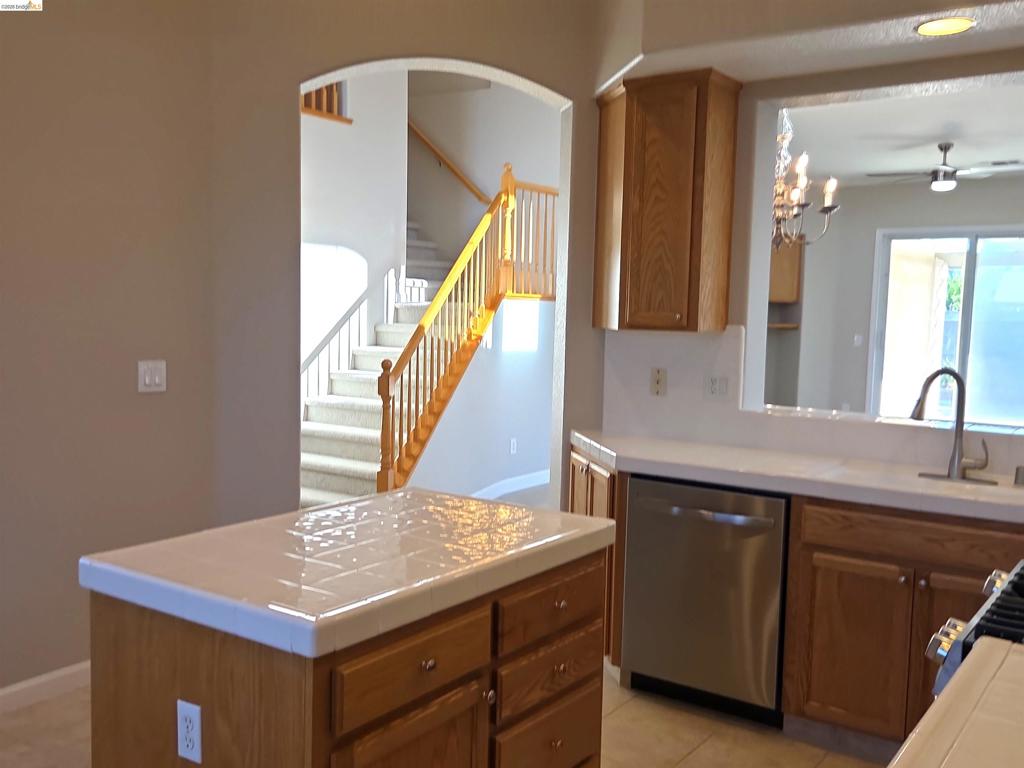 1867 Treeline Way, Manteca, CA 95336