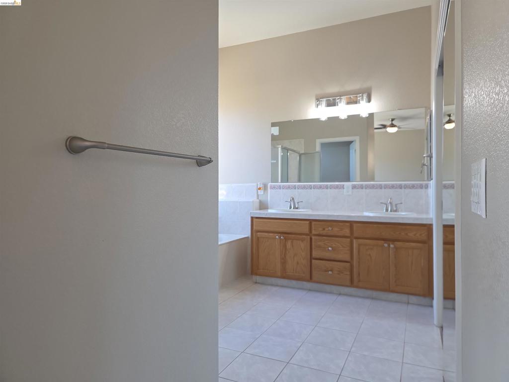 1867 Treeline Way, Manteca, CA 95336