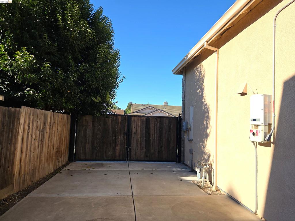 1867 Treeline Way, Manteca, CA 95336