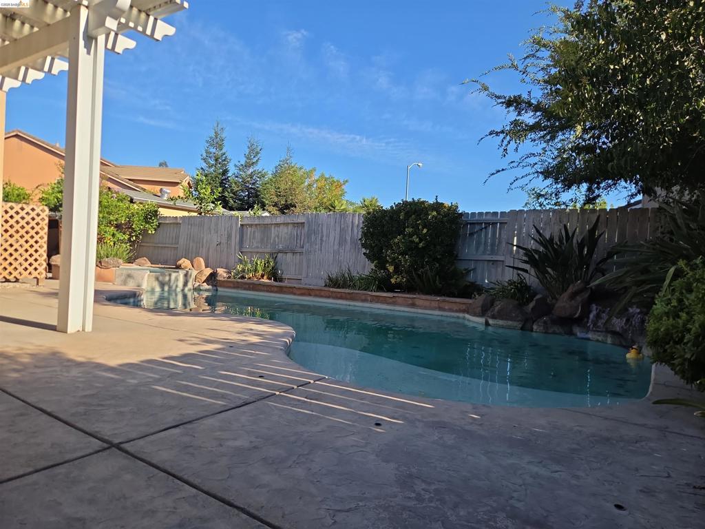 1867 Treeline Way, Manteca, CA 95336