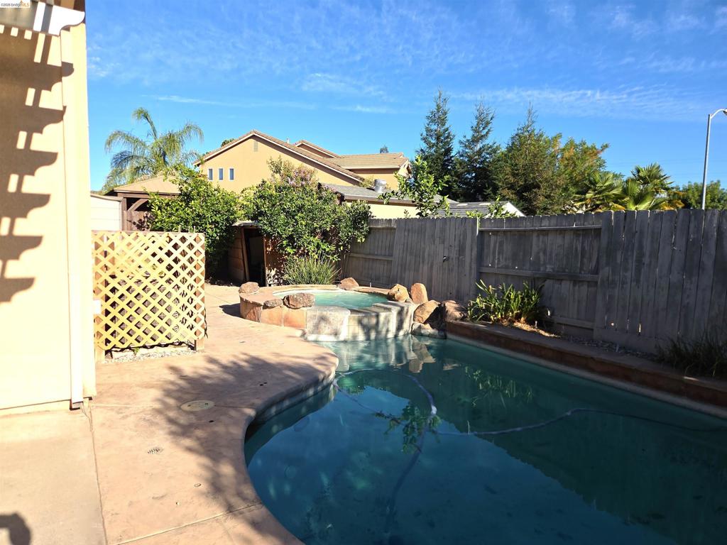 1867 Treeline Way, Manteca, CA 95336