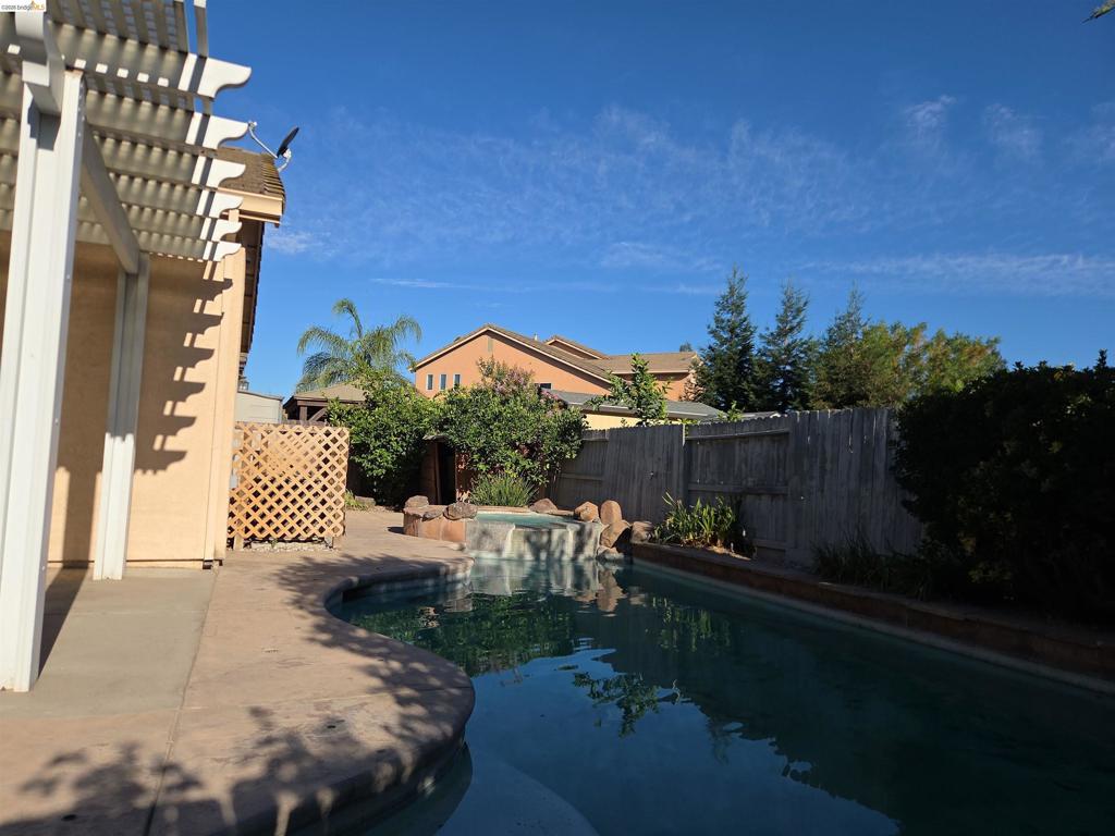 1867 Treeline Way, Manteca, CA 95336
