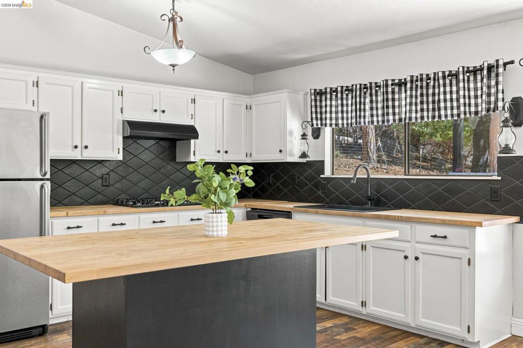 22148 Crystal Falls Dr. West, Sonora, CA 95370