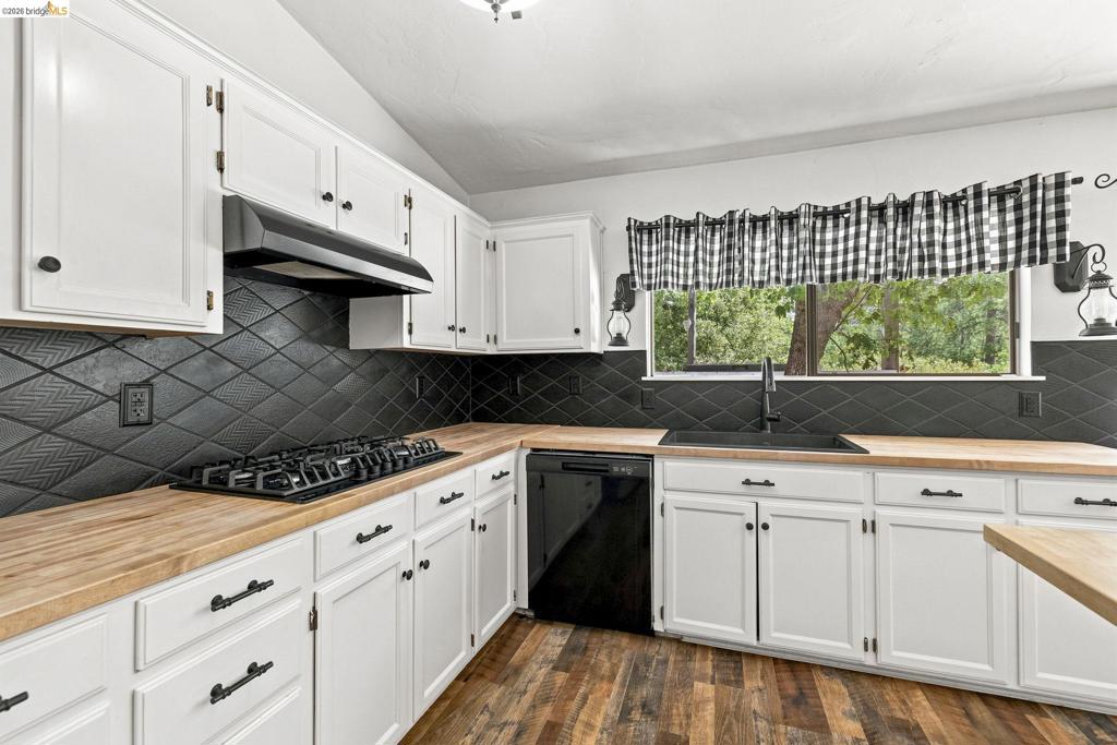 22148 Crystal Falls Dr. West, Sonora, CA 95370