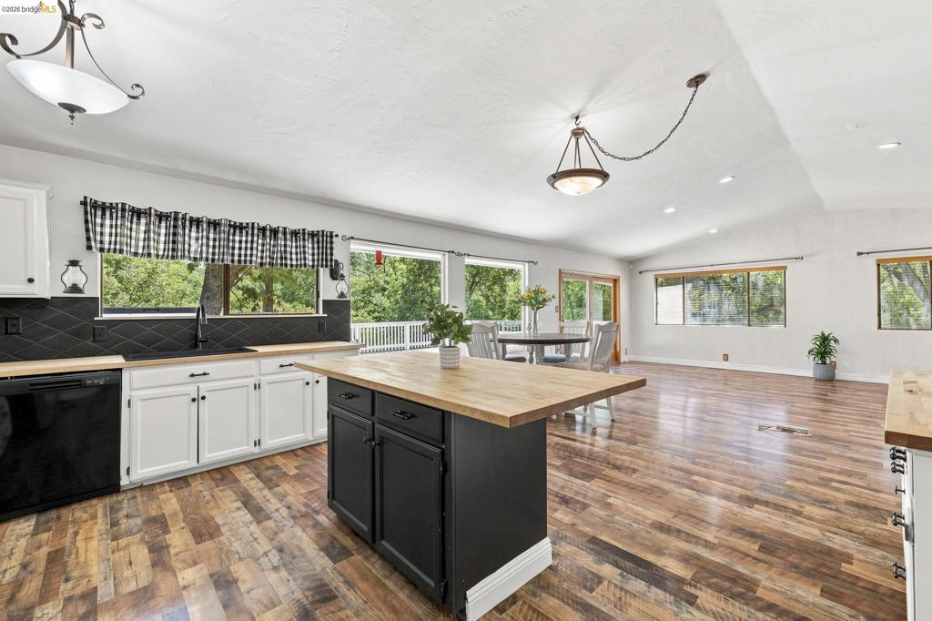22148 Crystal Falls Dr. West, Sonora, CA 95370