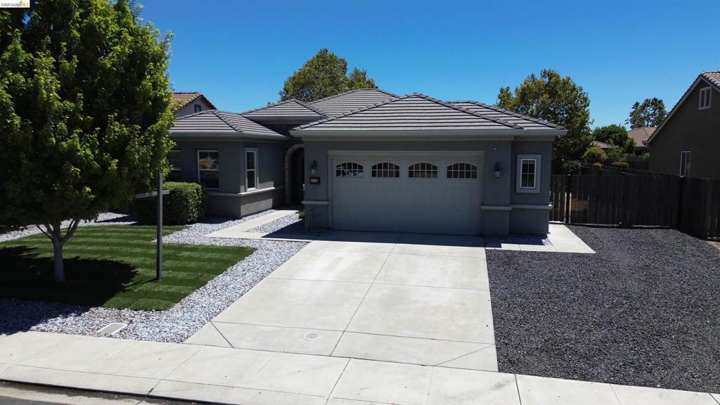 1110 Clearwater Creek Blvd, Manteca, CA 95336