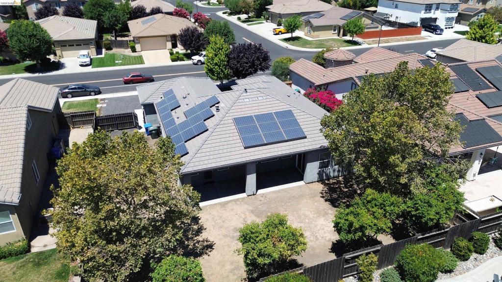 1110 Clearwater Creek Blvd, Manteca, CA 95336