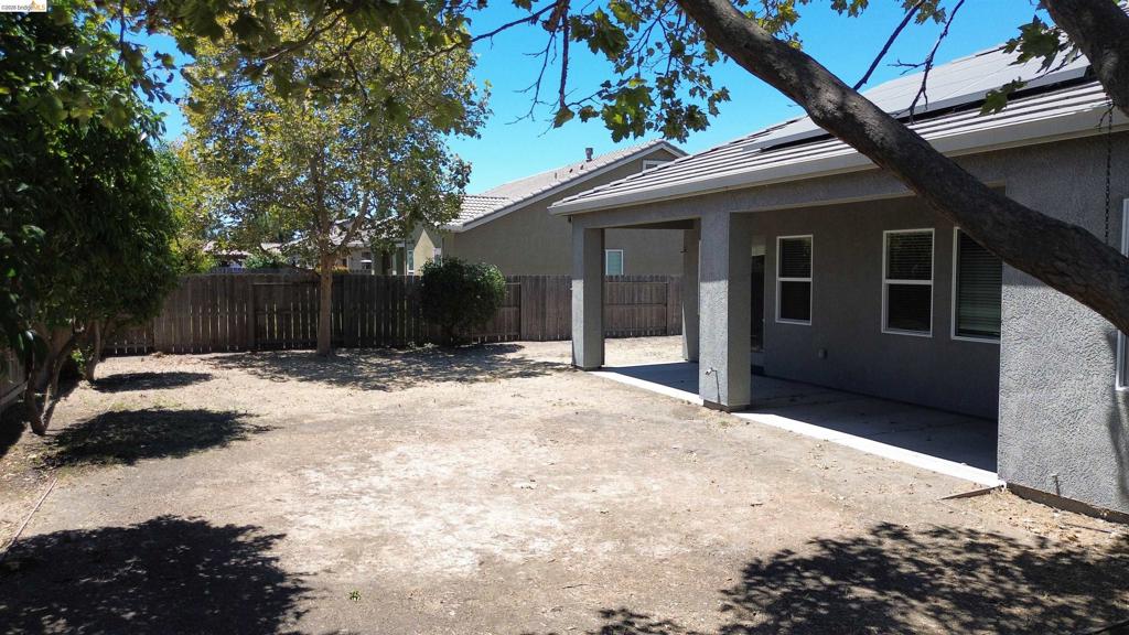 1110 Clearwater Creek Blvd, Manteca, CA 95336