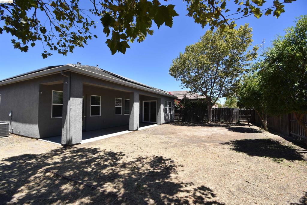1110 Clearwater Creek Blvd, Manteca, CA 95336
