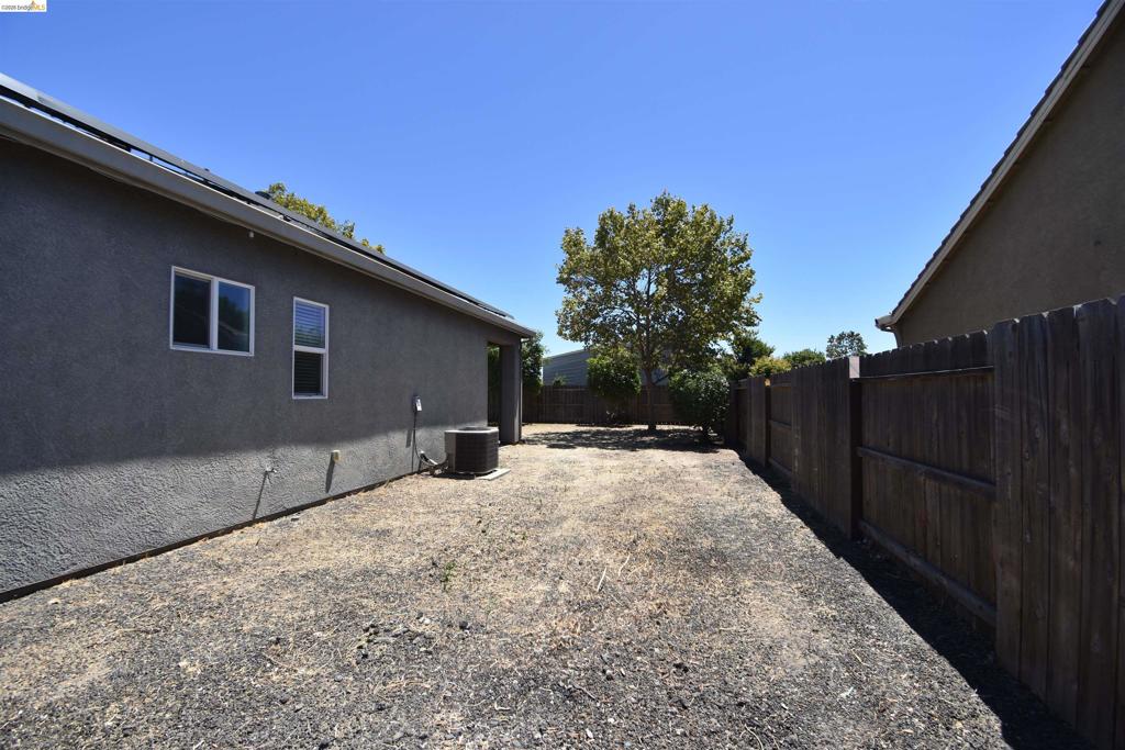 1110 Clearwater Creek Blvd, Manteca, CA 95336