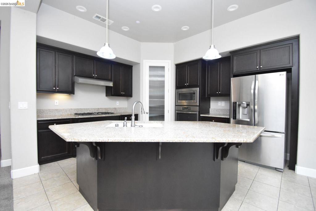 1110 Clearwater Creek Blvd, Manteca, CA 95336