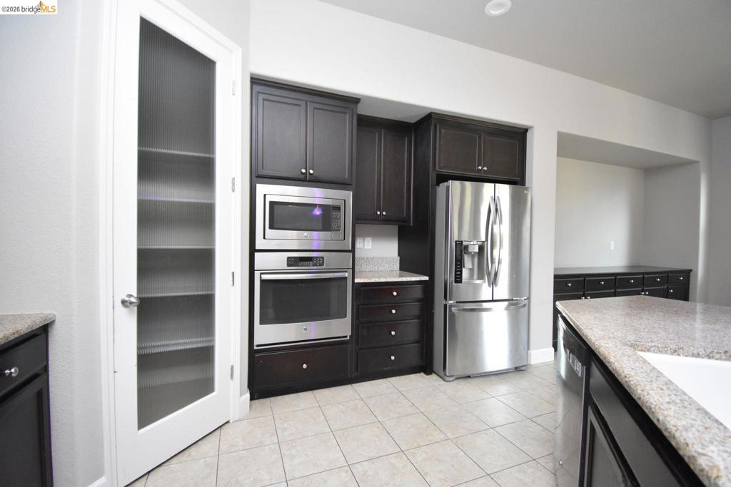 1110 Clearwater Creek Blvd, Manteca, CA 95336