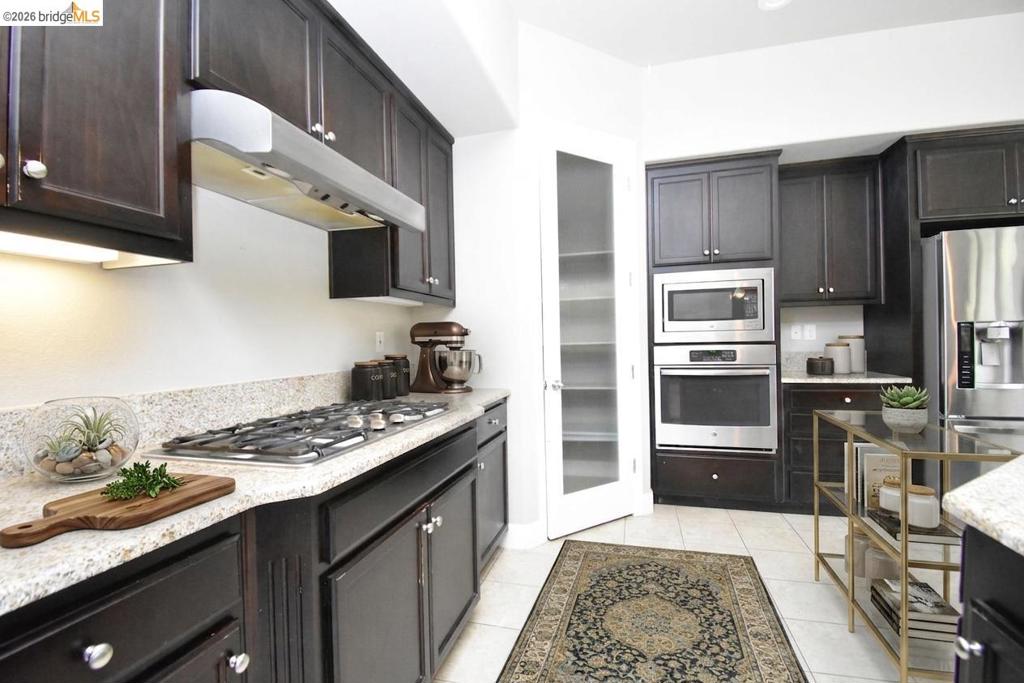1110 Clearwater Creek Blvd, Manteca, CA 95336