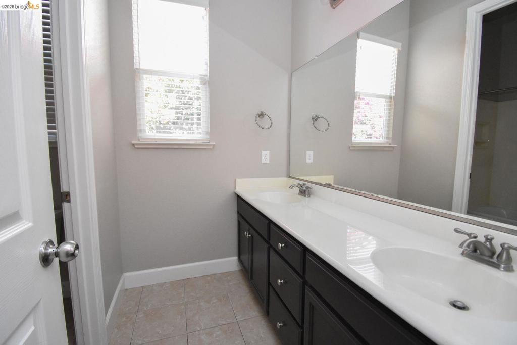 1110 Clearwater Creek Blvd, Manteca, CA 95336