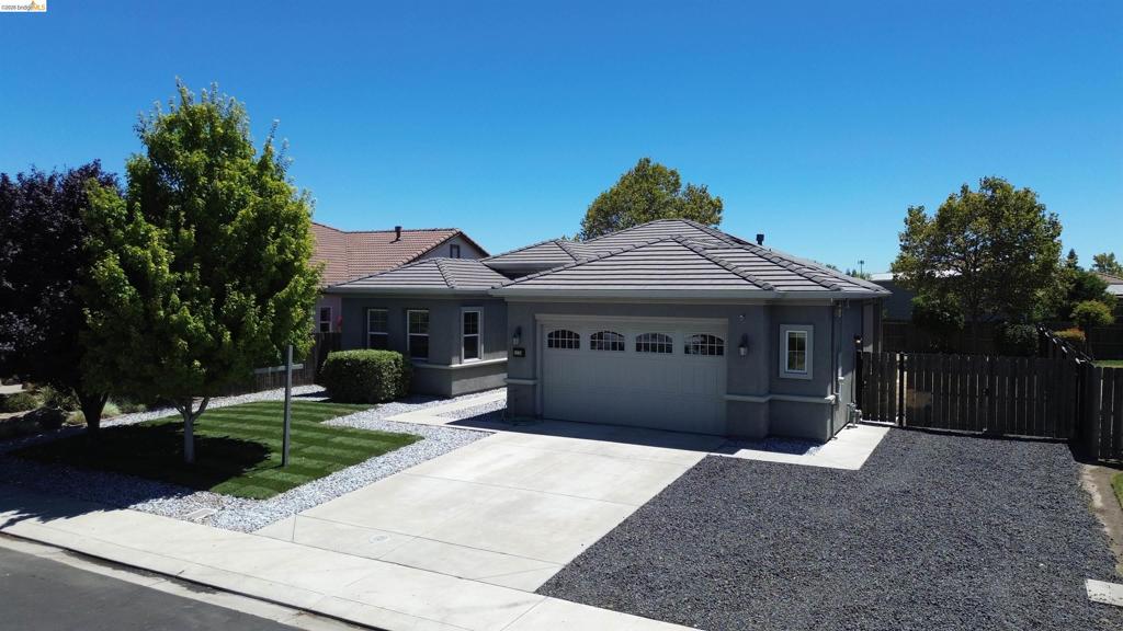 1110 Clearwater Creek Blvd, Manteca, CA 95336