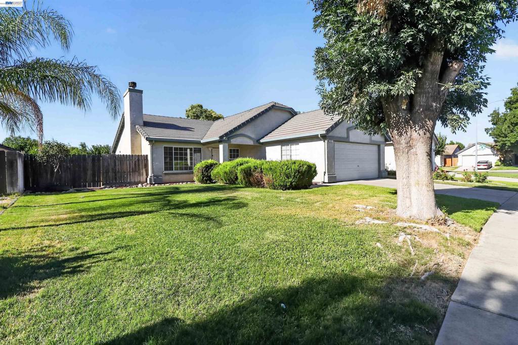 412 Grousehedge Way, Newman, CA 95360