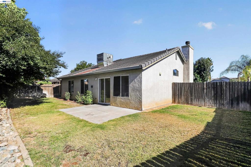 412 Grousehedge Way, Newman, CA 95360
