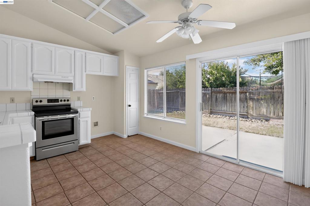 412 Grousehedge Way, Newman, CA 95360