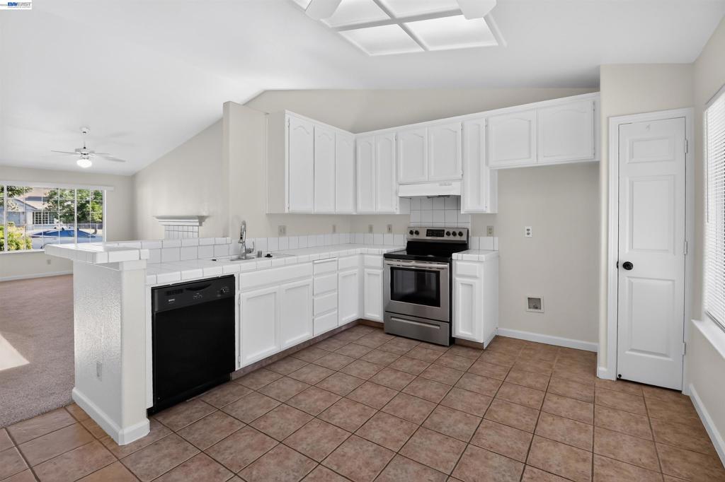 412 Grousehedge Way, Newman, CA 95360