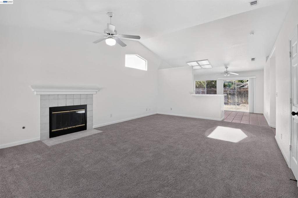 412 Grousehedge Way, Newman, CA 95360