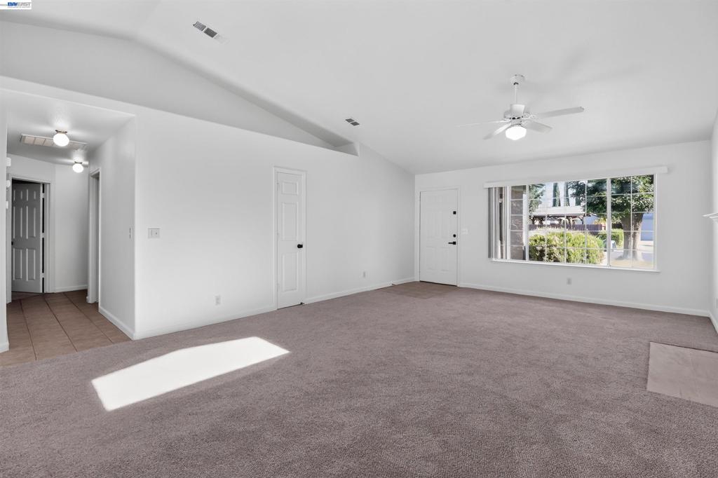 412 Grousehedge Way, Newman, CA 95360