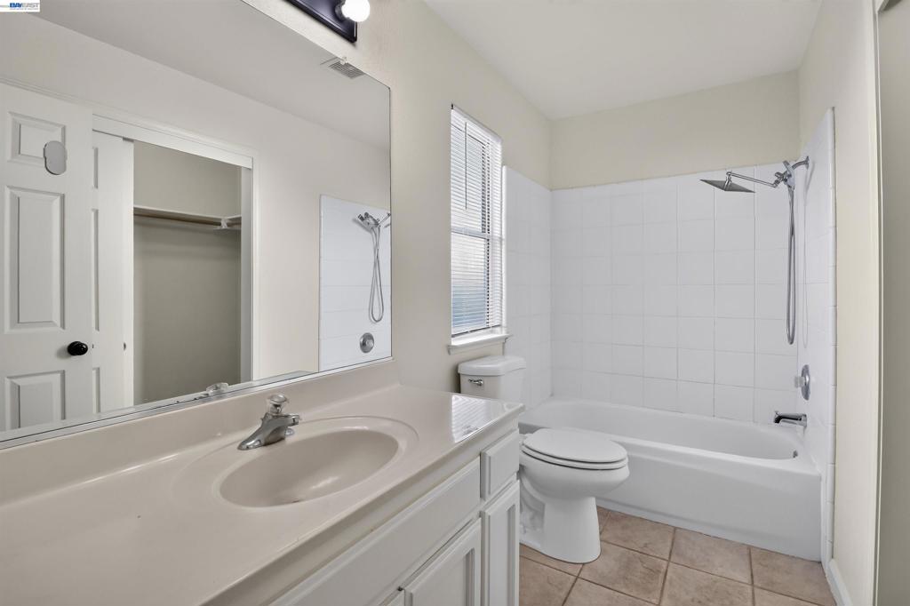 412 Grousehedge Way, Newman, CA 95360
