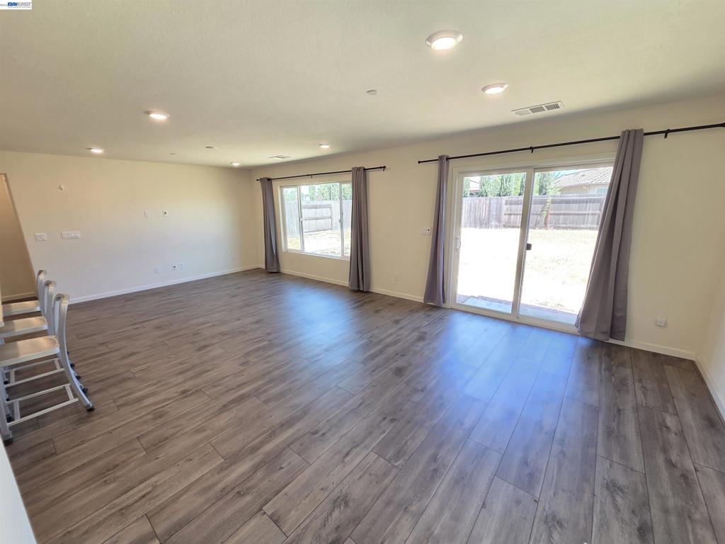 1721 Stephanie St, Manteca, CA 95337