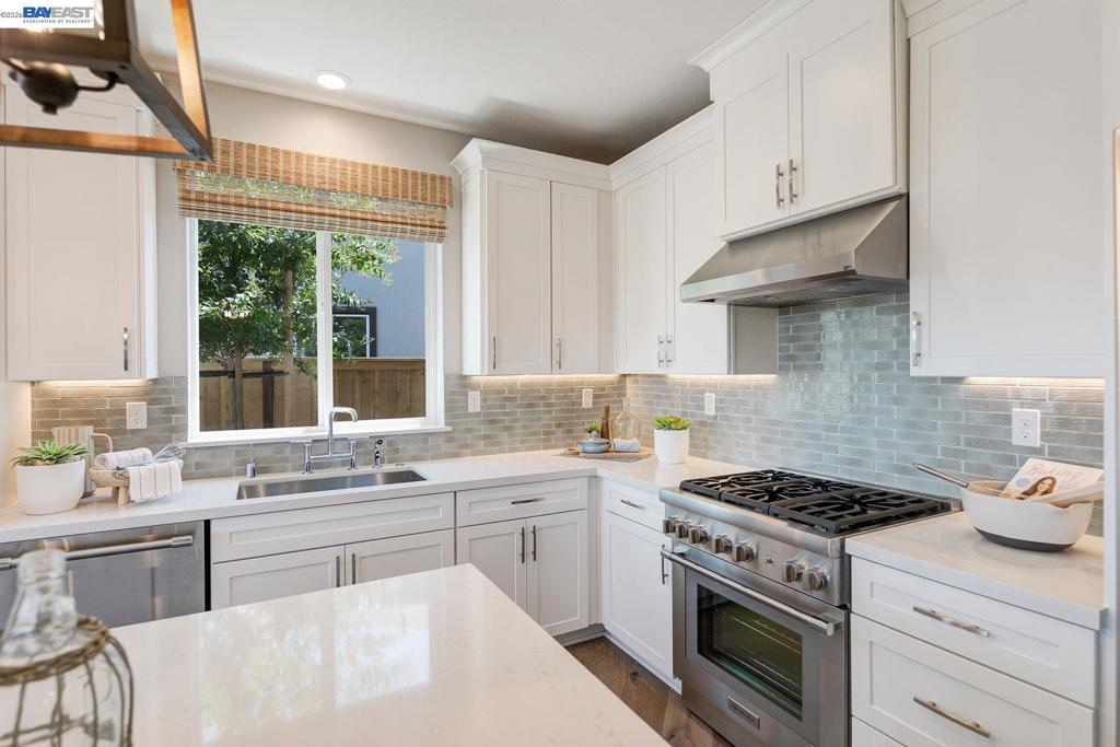 1049 Briar Court, Manteca, CA 95336
