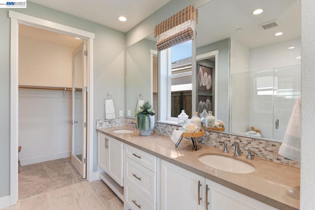 1049 Briar Court, Manteca, CA 95336