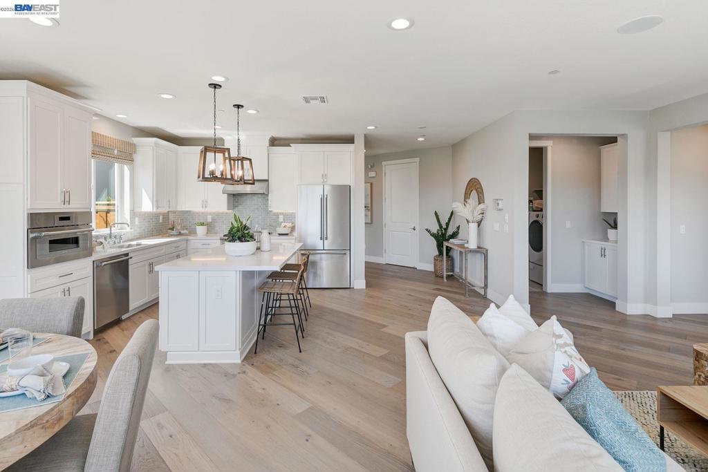 1049 Briar Court, Manteca, CA 95336