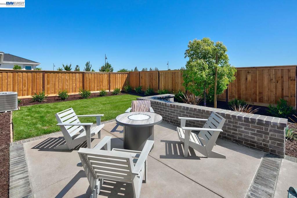 1049 Briar Court, Manteca, CA 95336