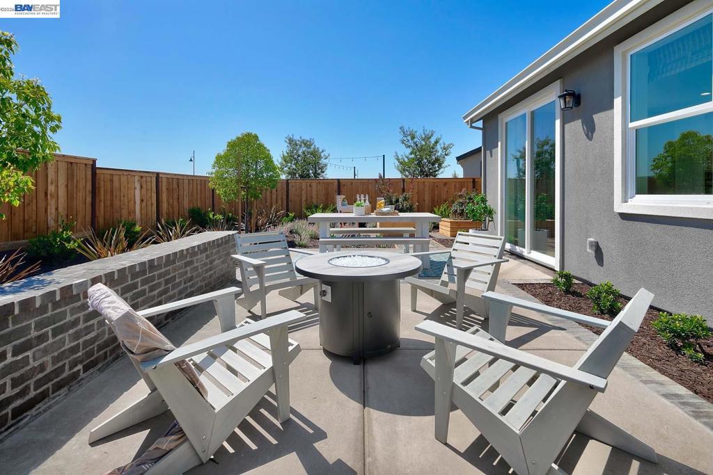 1049 Briar Court, Manteca, CA 95336